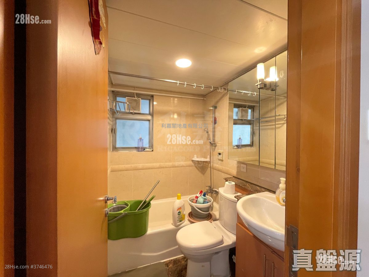 Park Central Sell 2 Bedrooms , 1 Bathroom 384 ft²