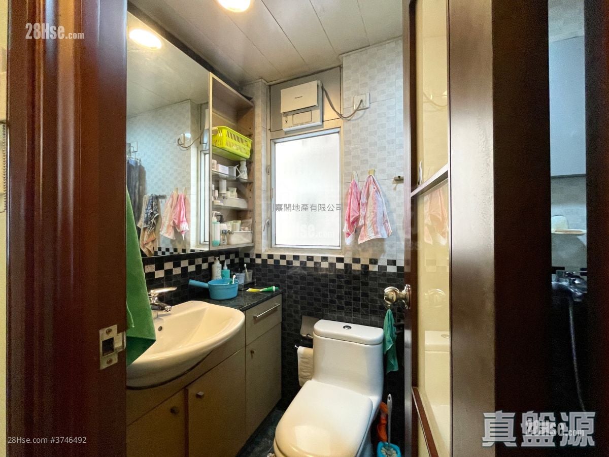 Bauhinia Garden Sell 3 Bedrooms , 2 Bathrooms 591 ft²