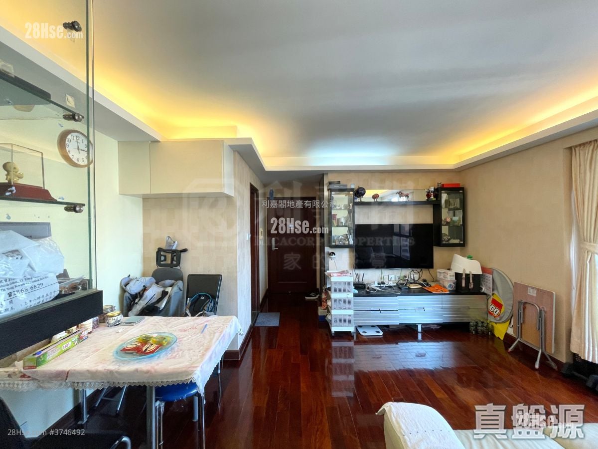 Bauhinia Garden Sell 3 Bedrooms , 2 Bathrooms 591 ft²