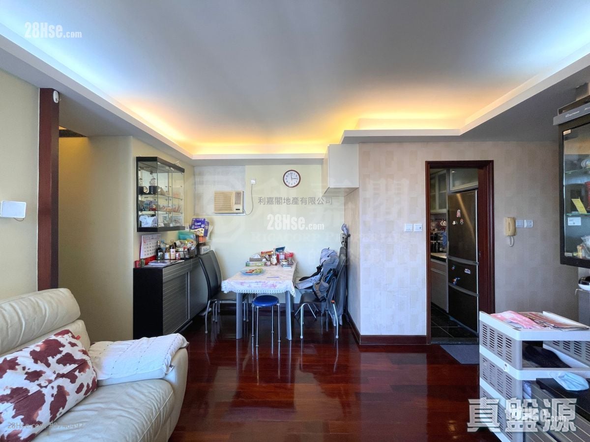 Bauhinia Garden Sell 3 Bedrooms , 2 Bathrooms 591 ft²