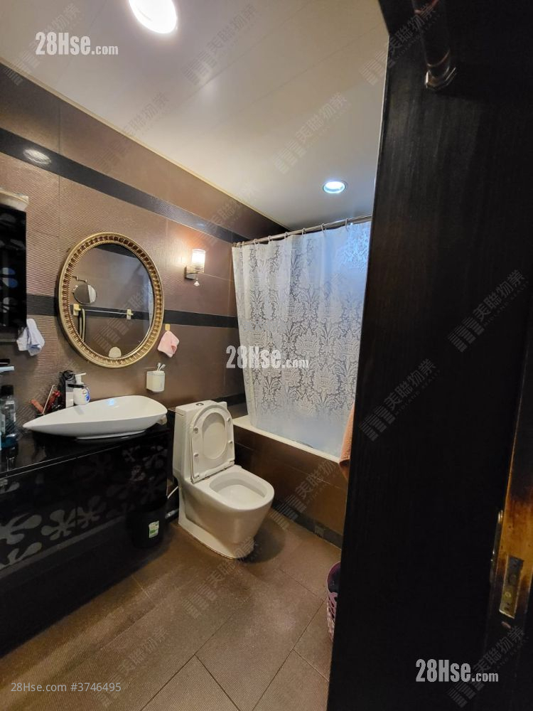 Greenfield Court Sell 3 Bedrooms , 2 Bathrooms 1,143 ft²