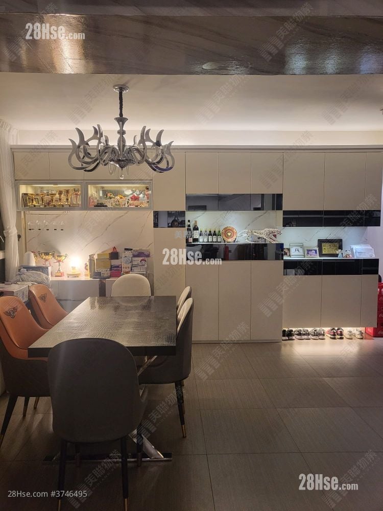 Greenfield Court Sell 3 Bedrooms , 2 Bathrooms 1,143 ft²