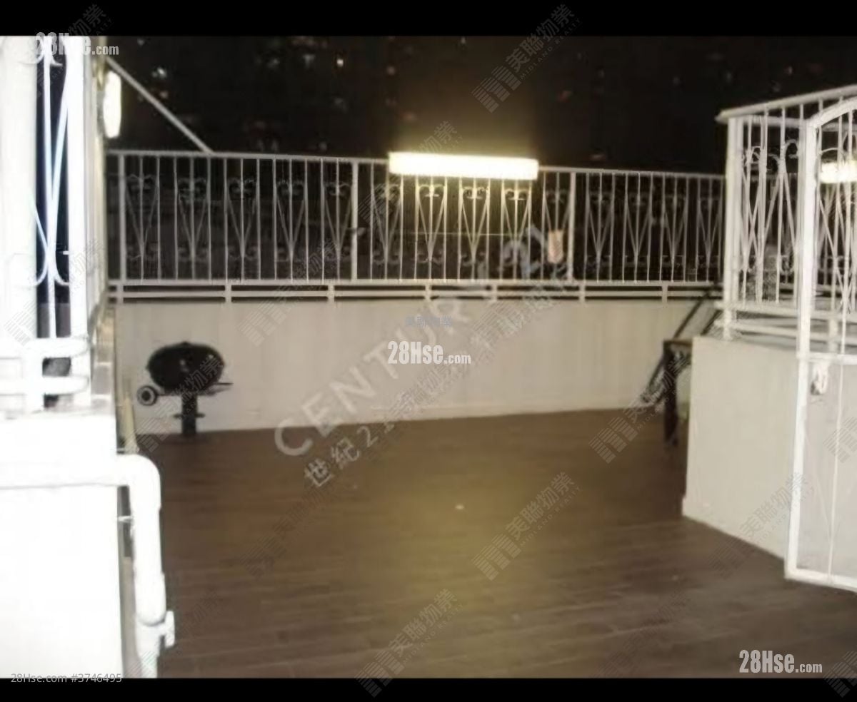 Greenfield Court Sell 3 Bedrooms , 2 Bathrooms 1,143 ft²