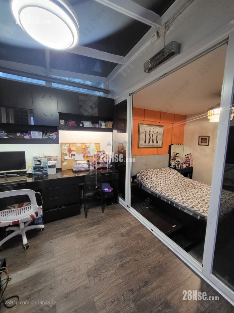 Greenfield Court Sell 3 Bedrooms , 2 Bathrooms 1,143 ft²