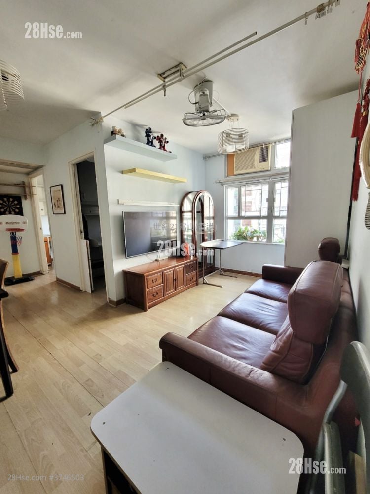 Ying Fuk Court Sell 3 Bedrooms , 1 Bathroom 559 ft²