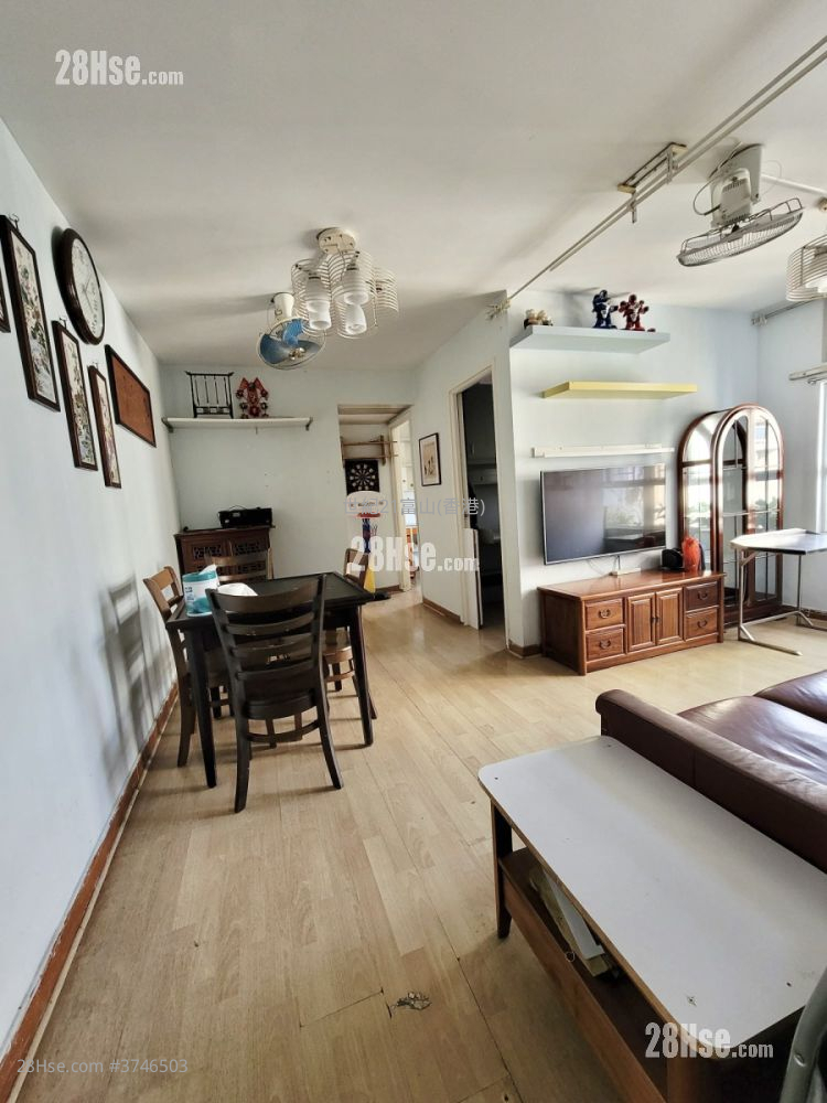 Ying Fuk Court Sell 3 Bedrooms , 1 Bathroom 559 ft²