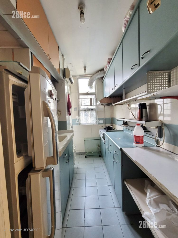 Ying Fuk Court Sell 3 Bedrooms , 1 Bathroom 559 ft²