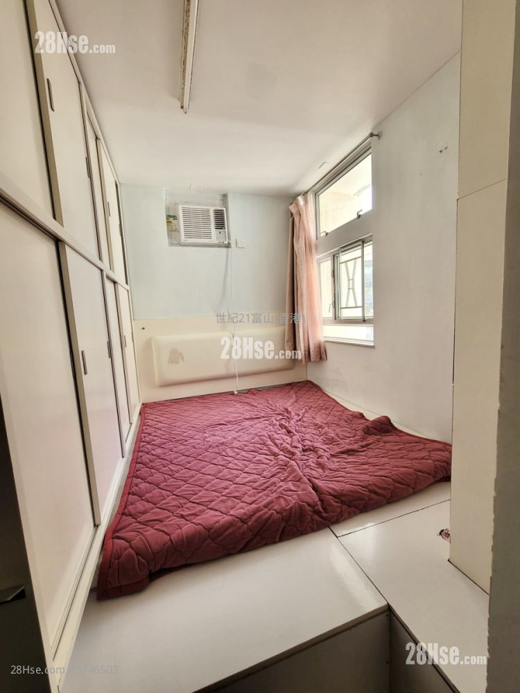 Ying Fuk Court Sell 3 Bedrooms , 1 Bathroom 559 ft²