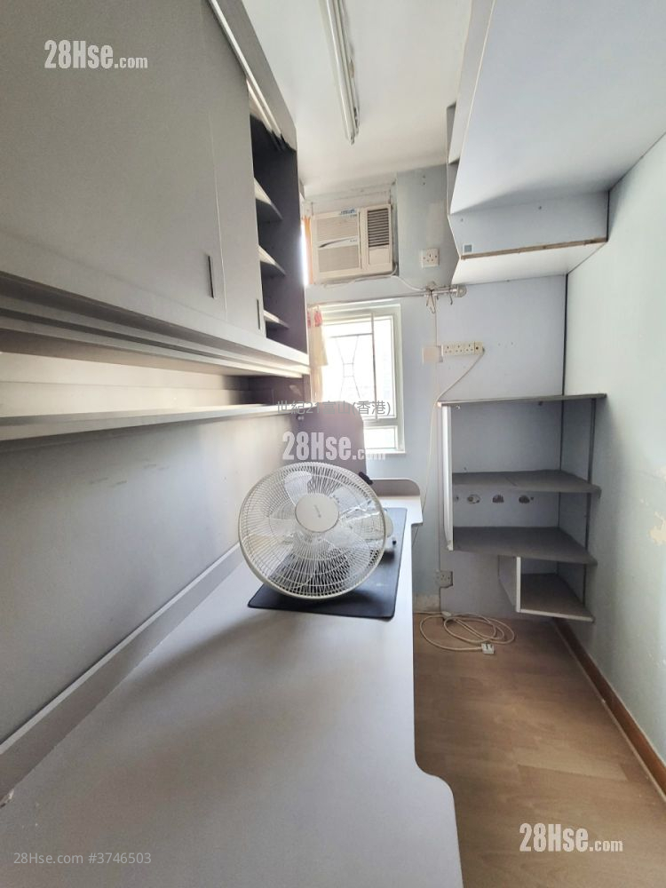 Ying Fuk Court Sell 3 Bedrooms , 1 Bathroom 559 ft²