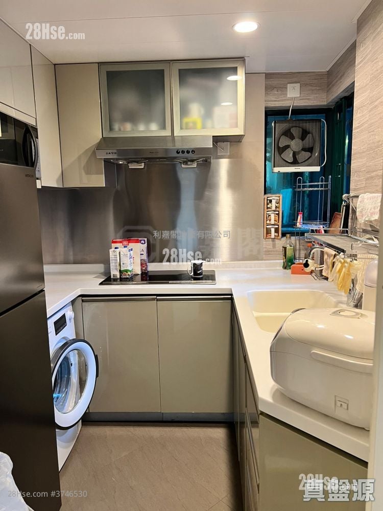 The Metro City Sell 3 Bedrooms , 2 Bathrooms 713 ft²