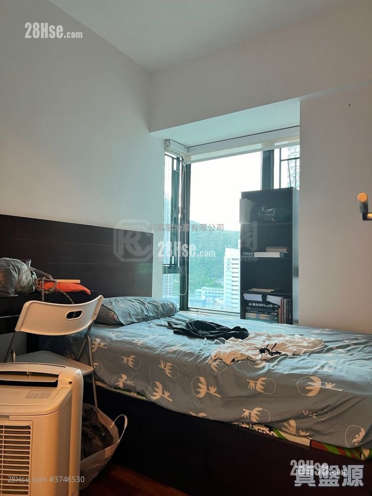 The Metro City Sell 3 Bedrooms , 2 Bathrooms 713 ft²