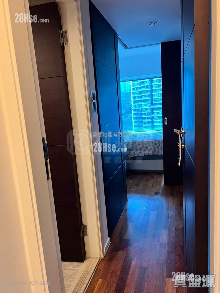 The Metro City Sell 3 Bedrooms , 2 Bathrooms 713 ft²