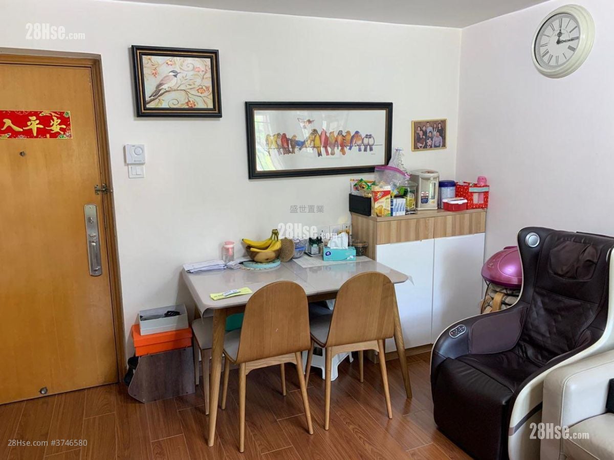 Fung Shing Court Sell 2 Bedrooms , 1 Bathroom 381 ft²