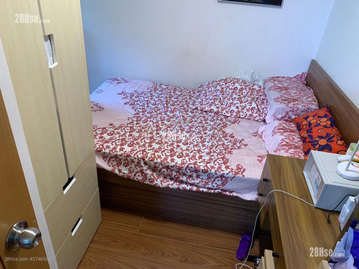 Fung Shing Court Sell 2 Bedrooms , 1 Bathroom 381 ft²