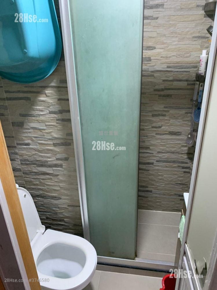 Fung Shing Court Sell 2 Bedrooms , 1 Bathroom 381 ft²