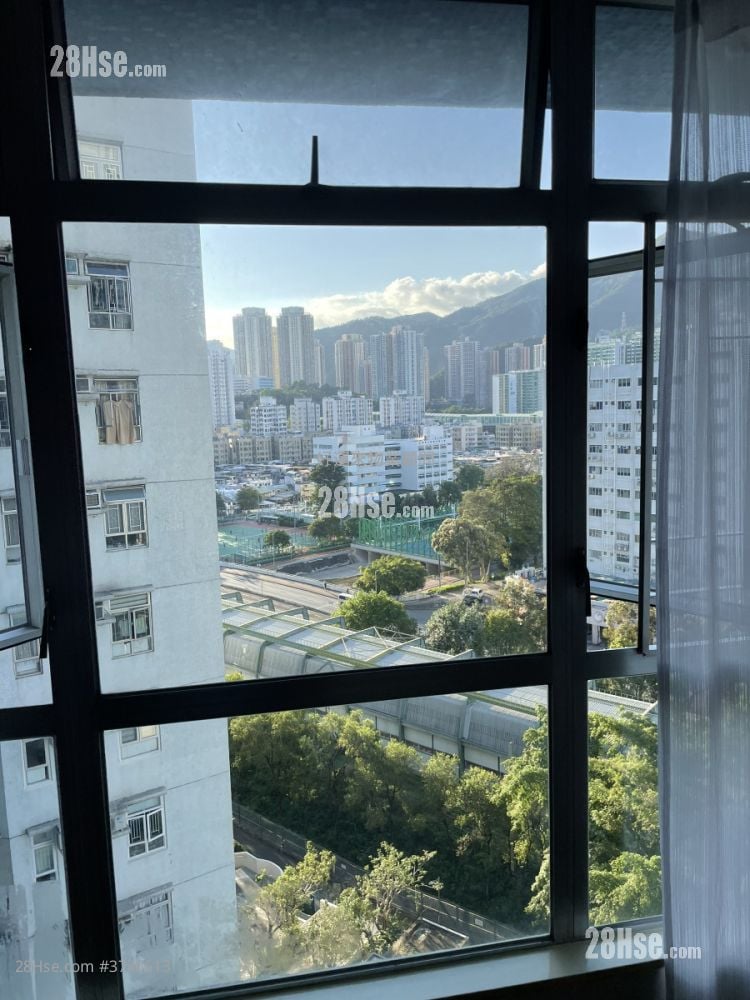 Man Lai Court Sell 3 Bedrooms 622 ft²