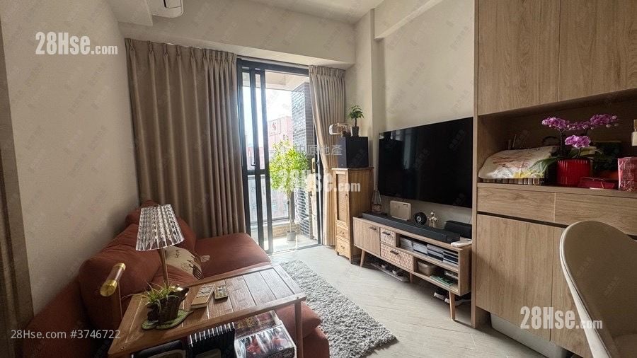 High Park Sell 1 Bedroom 329 ft²