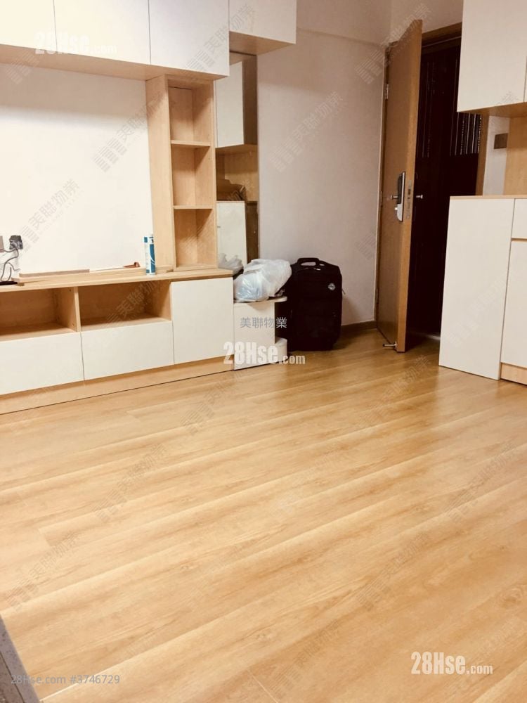 Fung Shing Court Sell 3 Bedrooms , 1 Bathroom 490 ft²