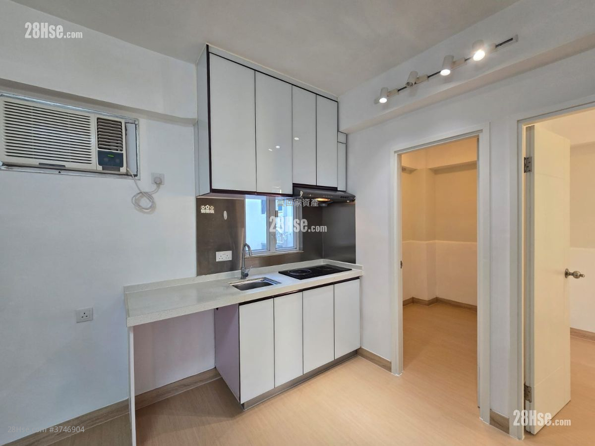 Hang Wan Building Sell 2 Bedrooms , 1 Bathroom 363 ft²