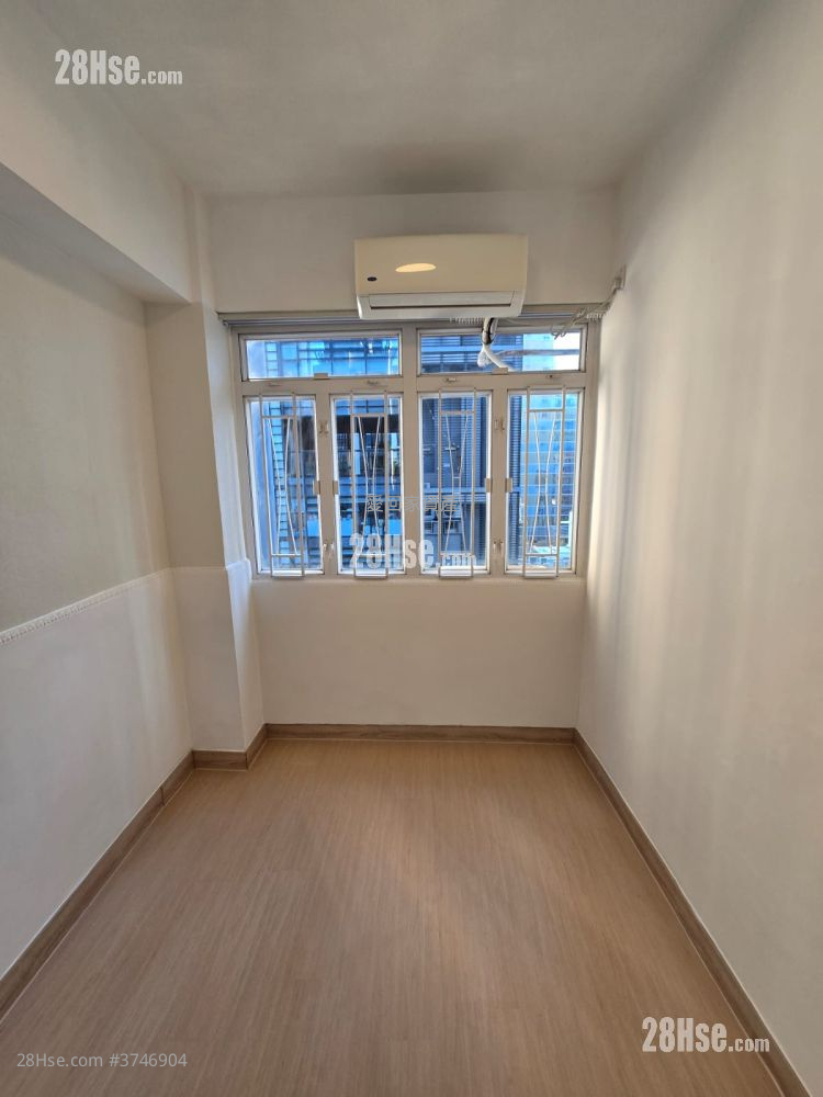 Hang Wan Building Sell 2 Bedrooms , 1 Bathroom 363 ft²