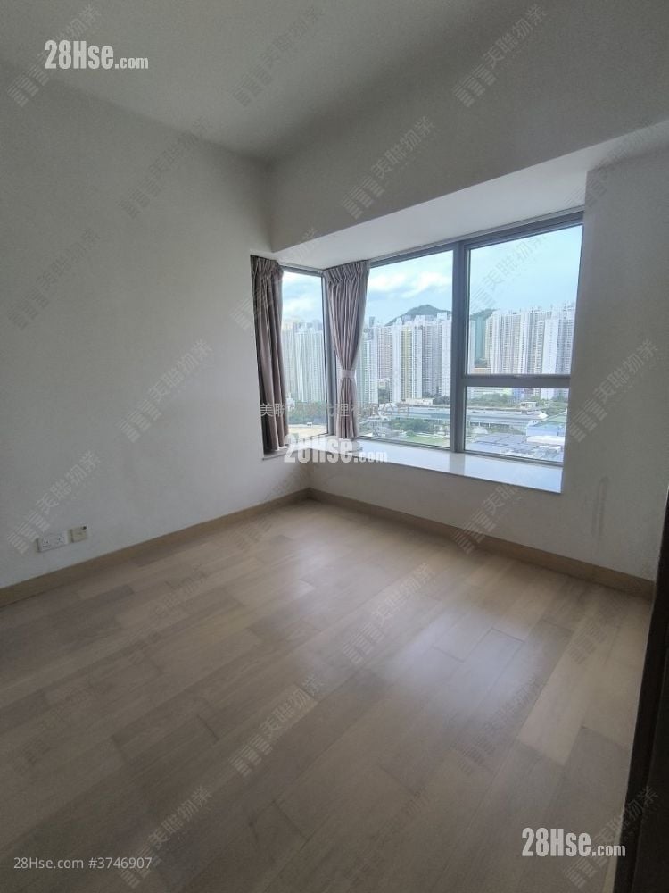 Peninsula East Sell 4 Bedrooms , 3 Bathrooms 999 ft²