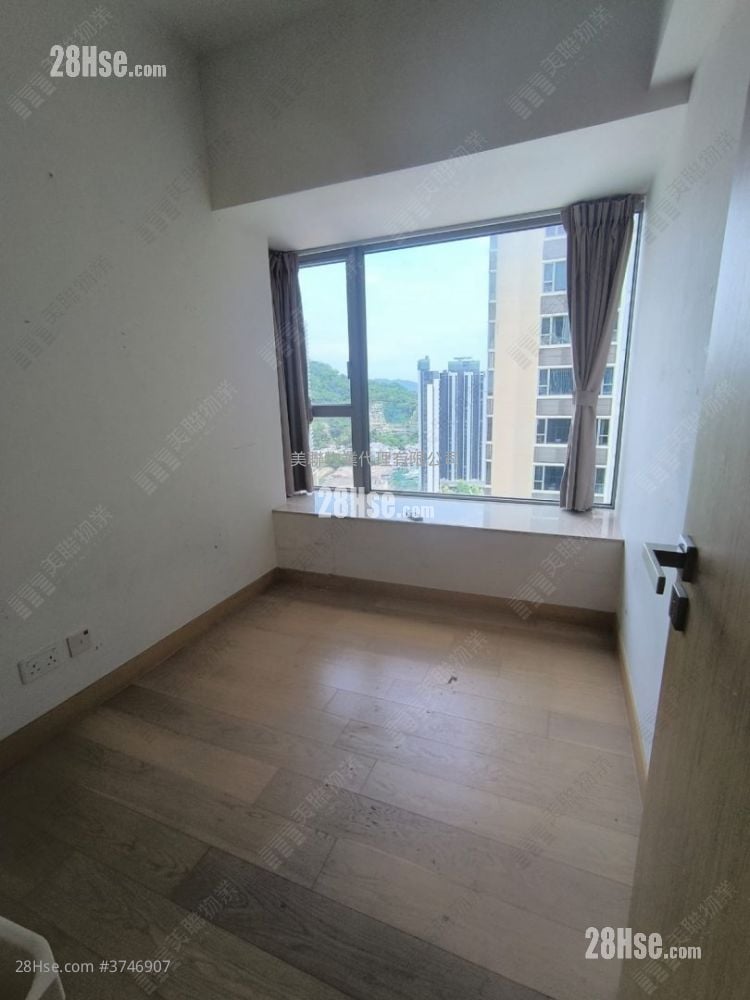 Peninsula East Sell 4 Bedrooms , 3 Bathrooms 999 ft²