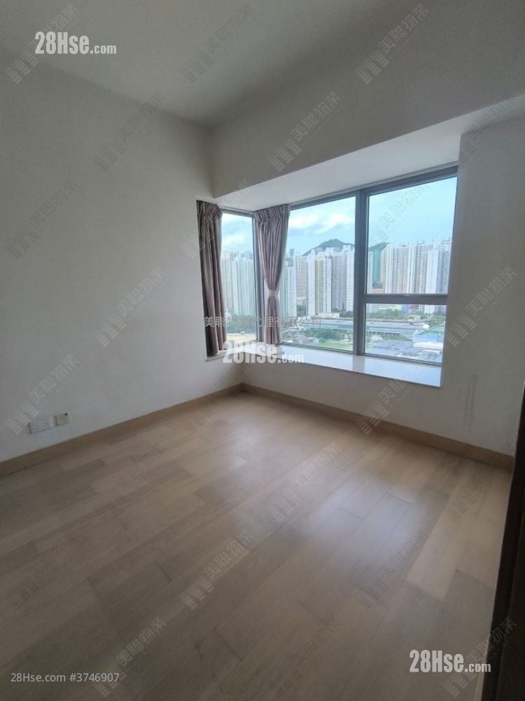 Peninsula East Sell 4 Bedrooms , 3 Bathrooms 999 ft²