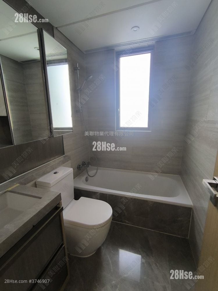 Peninsula East Sell 4 Bedrooms , 3 Bathrooms 999 ft²