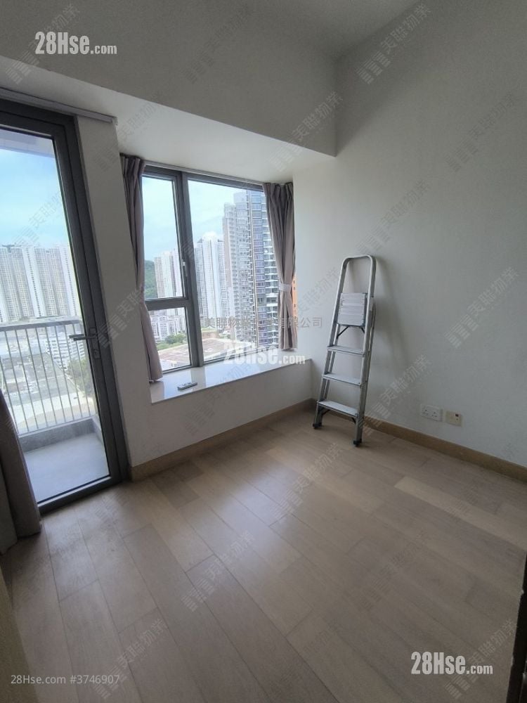 Peninsula East Sell 4 Bedrooms , 3 Bathrooms 999 ft²