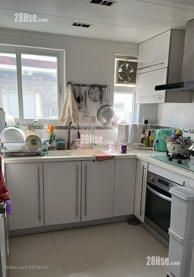 Fairview Park Sell 3 Bedrooms 1,035 ft²