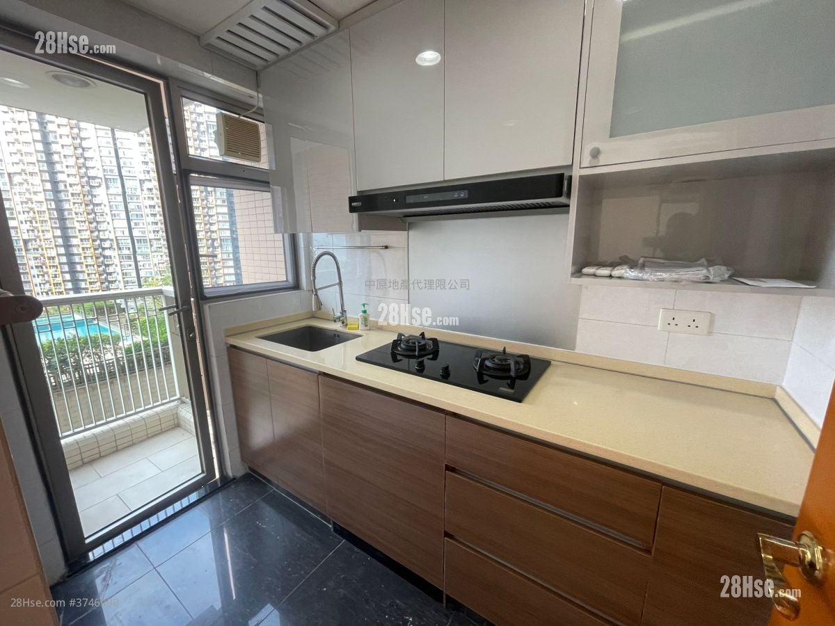 银湖天峰 售盘 2 房 , 3 浴室 550 平方尺