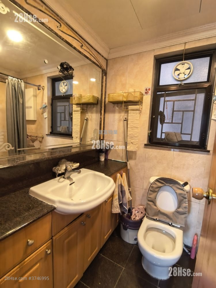 Villa By The Park Sell 2 Bedrooms , 1 Bathroom 428 ft²