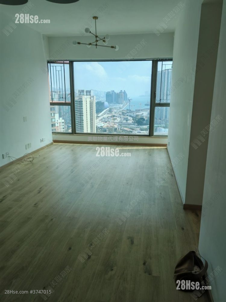 The Bloomsville Sell 3 Bedrooms 704 ft²