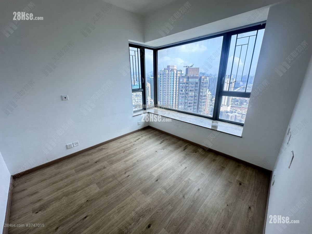 The Bloomsville Sell 3 Bedrooms 704 ft²