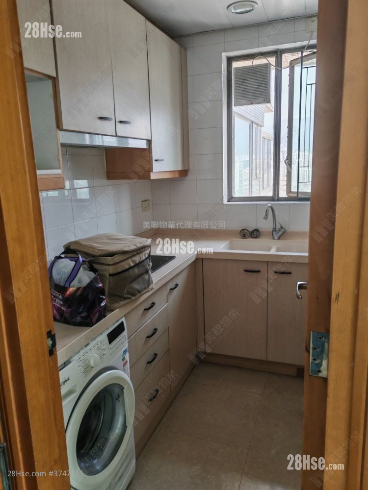 The Bloomsville Sell 3 Bedrooms 704 ft²