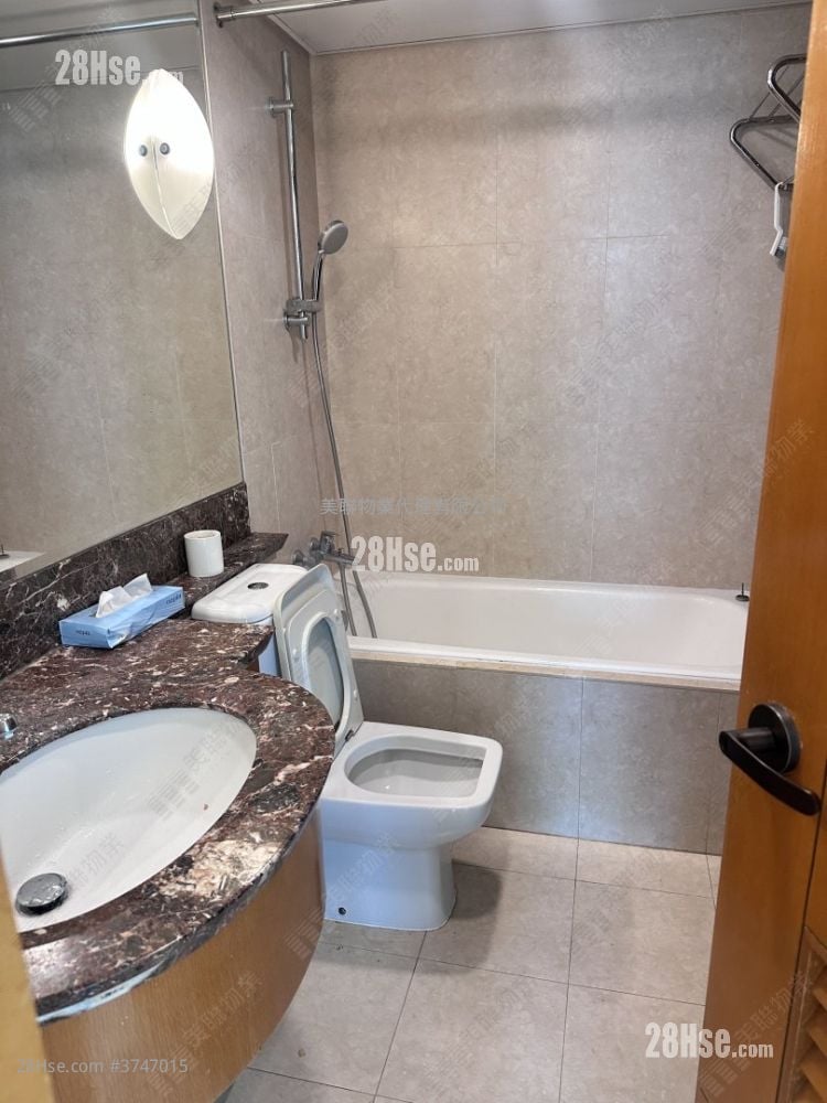 The Bloomsville Sell 3 Bedrooms 704 ft²