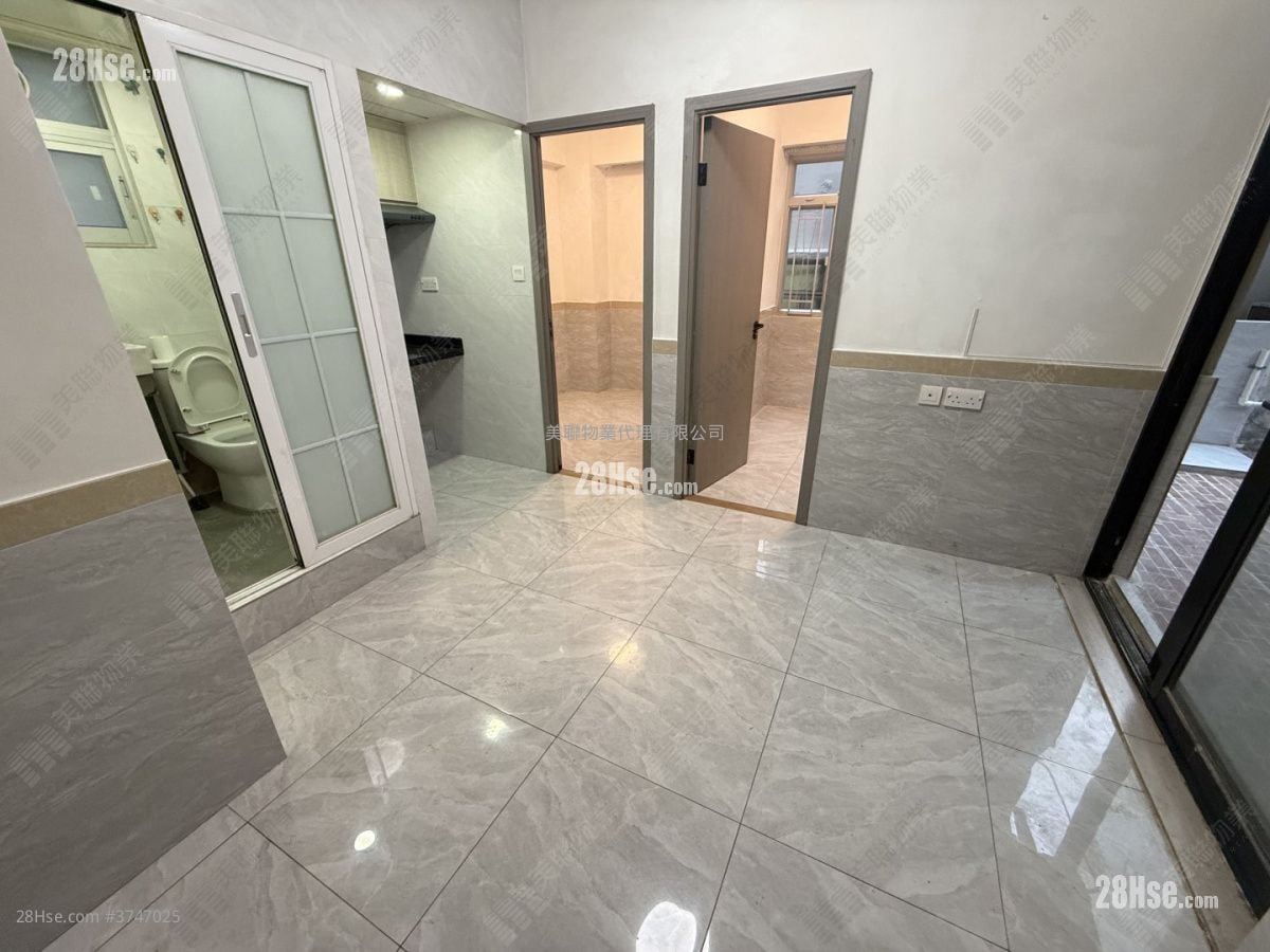 Hin Fai Building Sell 2 Bedrooms , 1 Bathroom 269 ft²