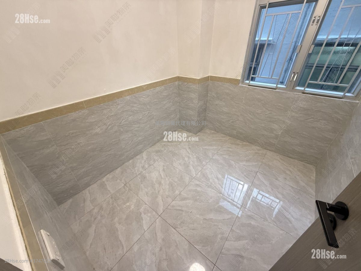 Hin Fai Building Sell 2 Bedrooms , 1 Bathroom 269 ft²