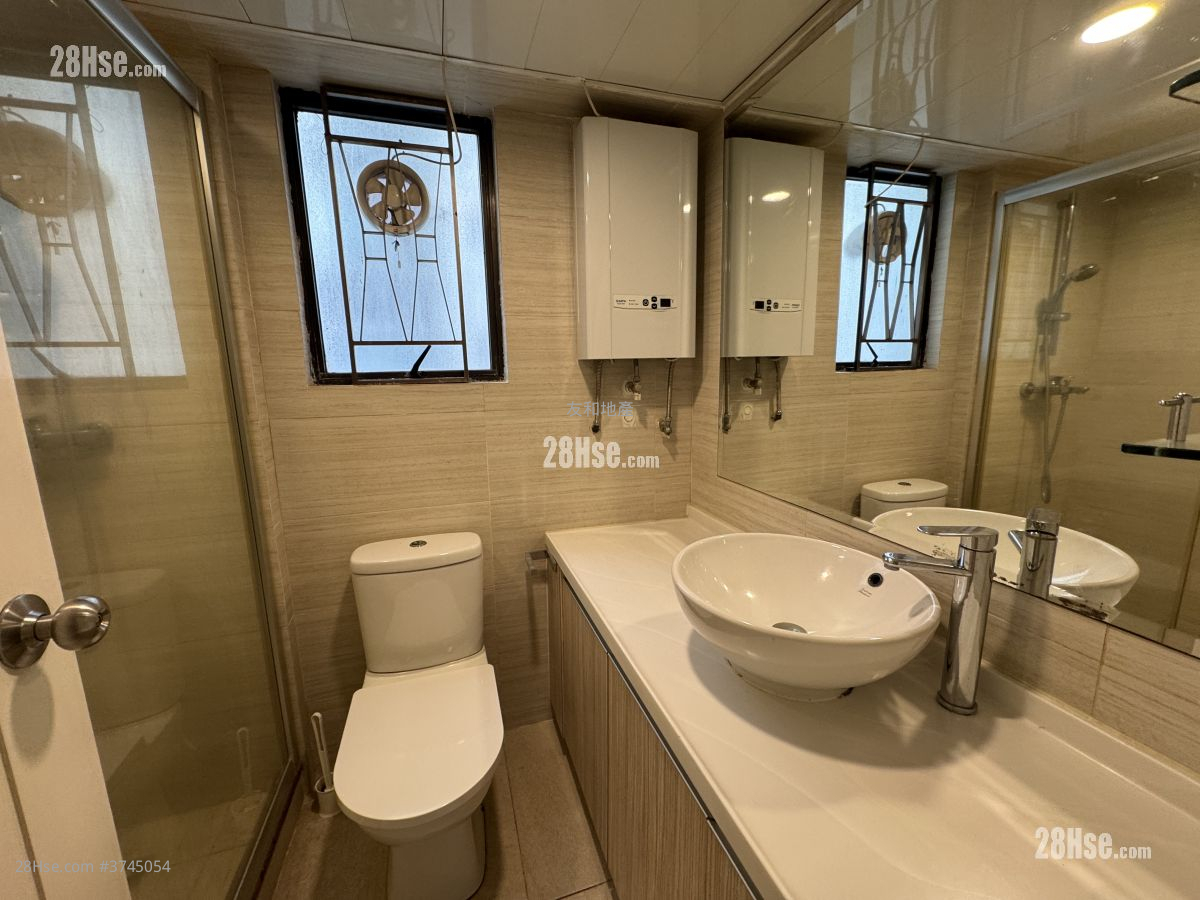 碧華花園 售盤 3 房 , 1 浴室 1,211 平方呎