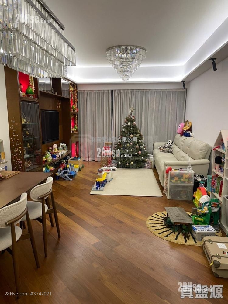 Parc Inverness Sell 5+ Bedrooms , 3 Bathrooms 1,514 ft²