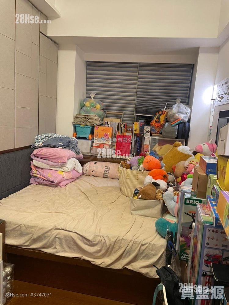 Parc Inverness Sell 5+ Bedrooms , 3 Bathrooms 1,514 ft²