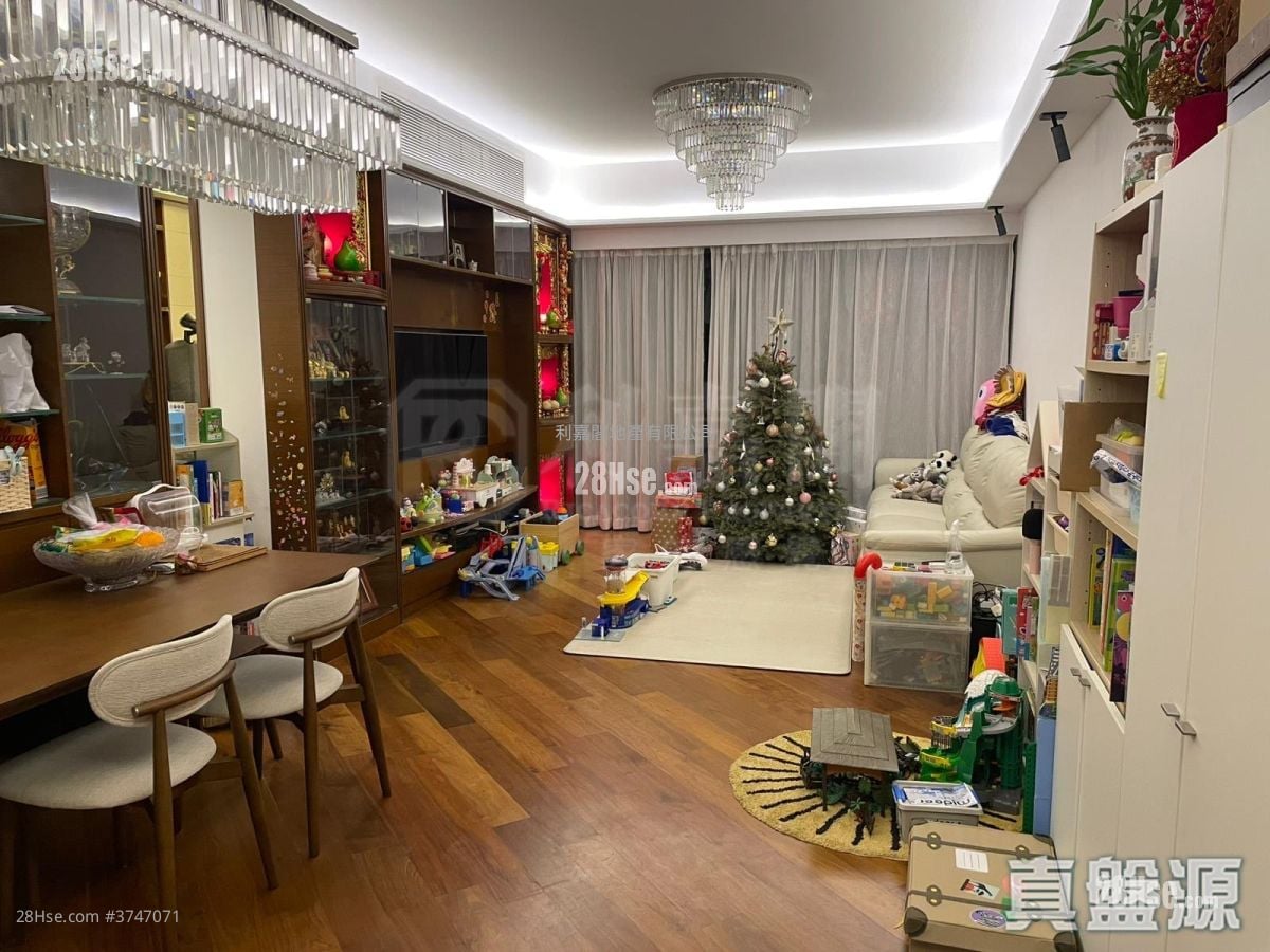 Parc Inverness Sell 5+ Bedrooms , 3 Bathrooms 1,514 ft²