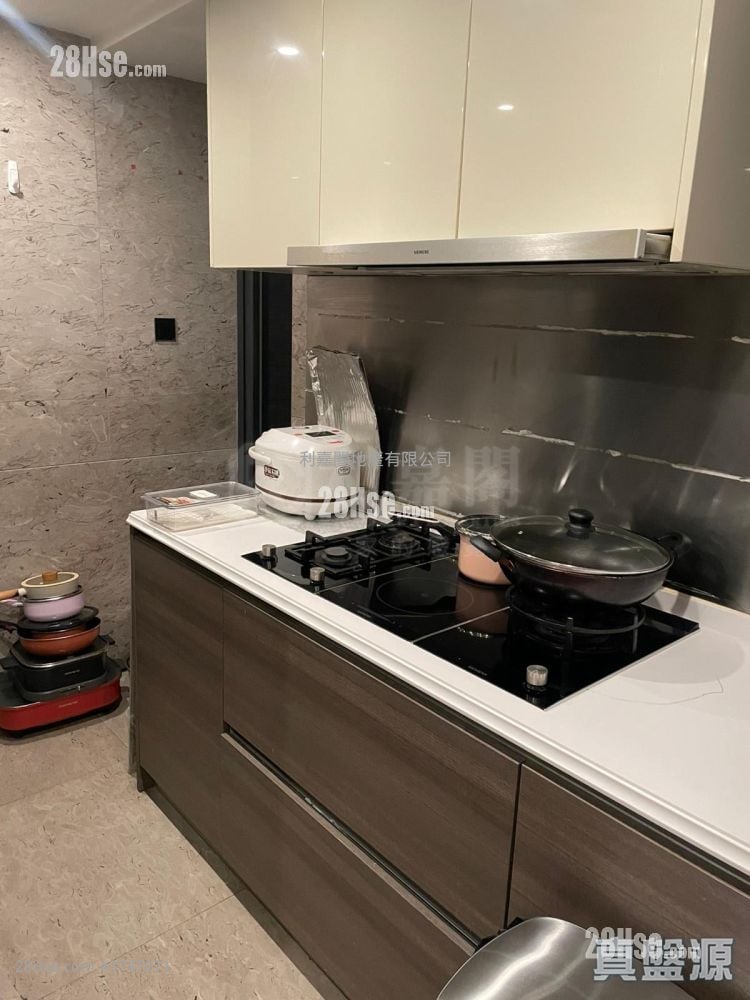 Parc Inverness Sell 5+ Bedrooms , 3 Bathrooms 1,514 ft²