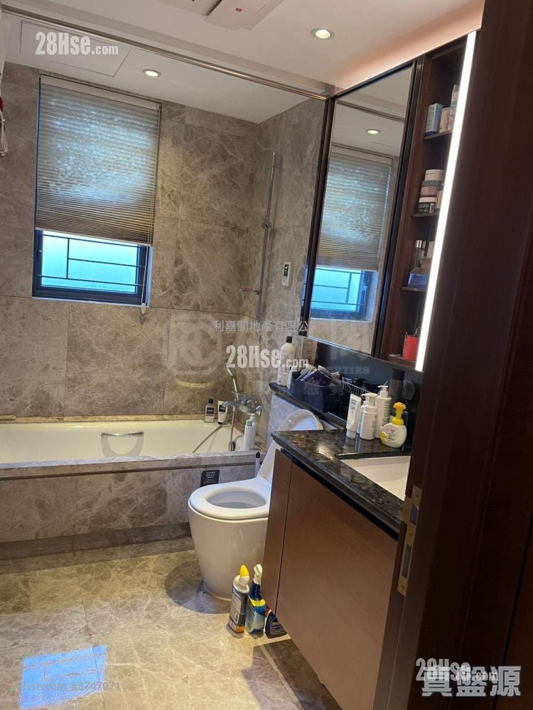 Parc Inverness Sell 5+ Bedrooms , 3 Bathrooms 1,514 ft²