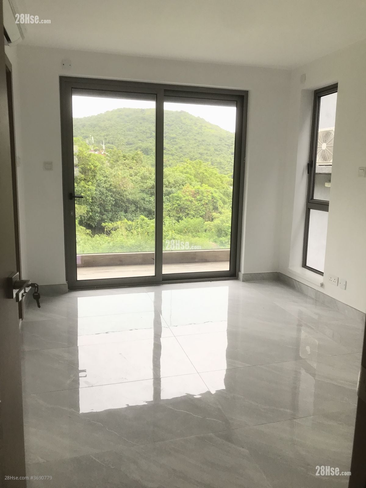 大滩 租盘 3 房 , 3 浴室 1,400 平方尺