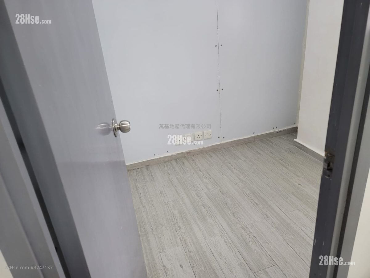Sai Yeung Choi Street South Tenement Rental 2 Bedrooms , 1 Bathroom 360 ft²