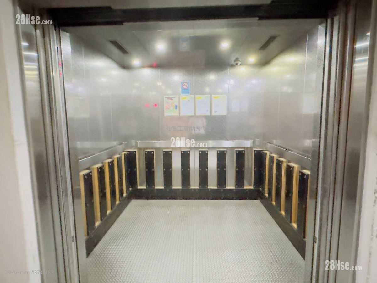 Cheung Kong Factory Building Rental Studio , 1 Toilet