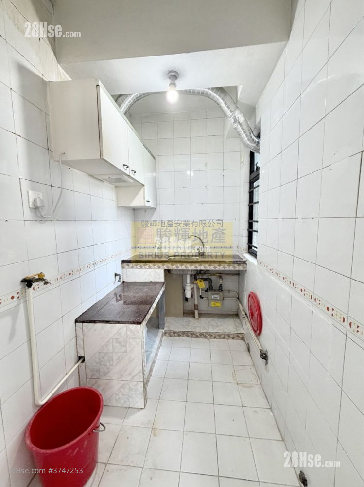 榮富苑 租盤 2 房 , 1 浴室 346 平方呎