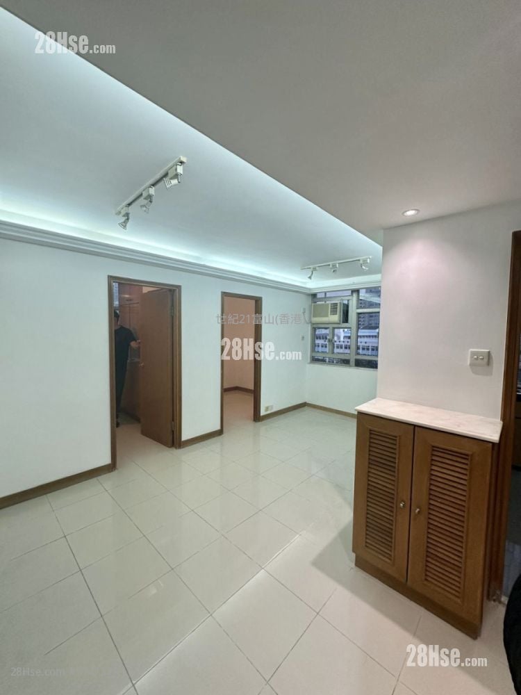 Tin Ma Court Sell 2 Bedrooms , 1 Bathroom 415 ft²