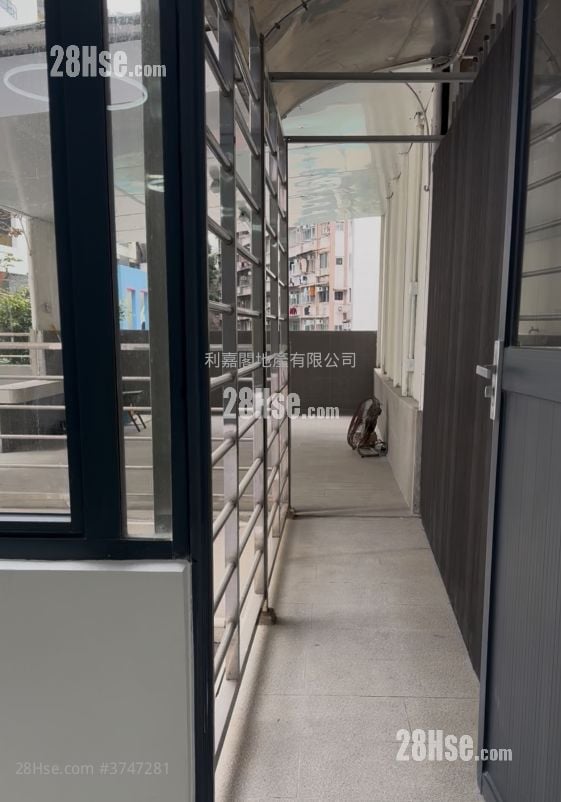 Bo Fung Gardens Sell 3 Bedrooms , 2 Bathrooms 632 ft²